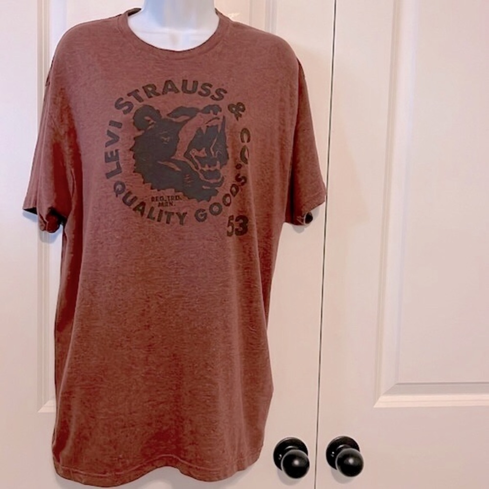 Levi’s rust color mens T-shirt, size XL.